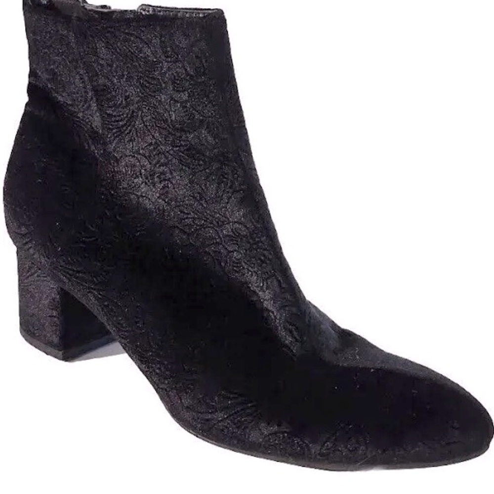 Unisa Fabric Uncaytea Bootie - Size 10 (Runs small — fits 9.5)